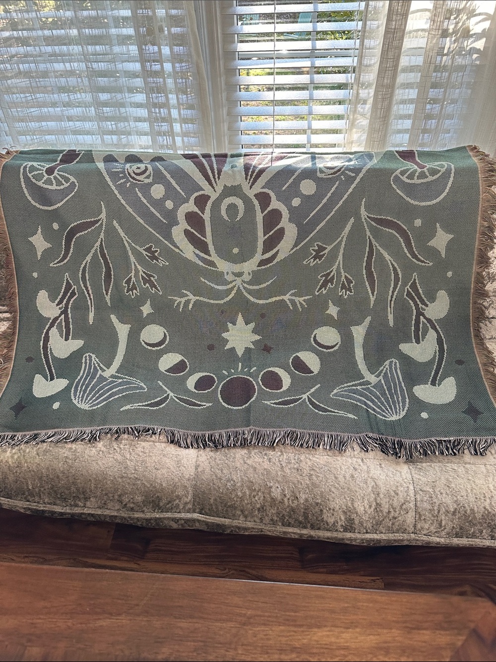NWT Earthbound Trading Company Reversible Moth Mushroom Blanket - Picture 3 of 11